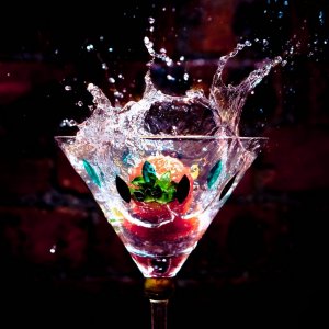 Cocktail Splash wallpaper