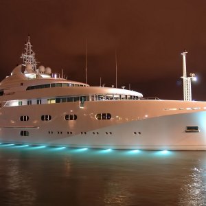 Luxury Yacht\ wallpaper